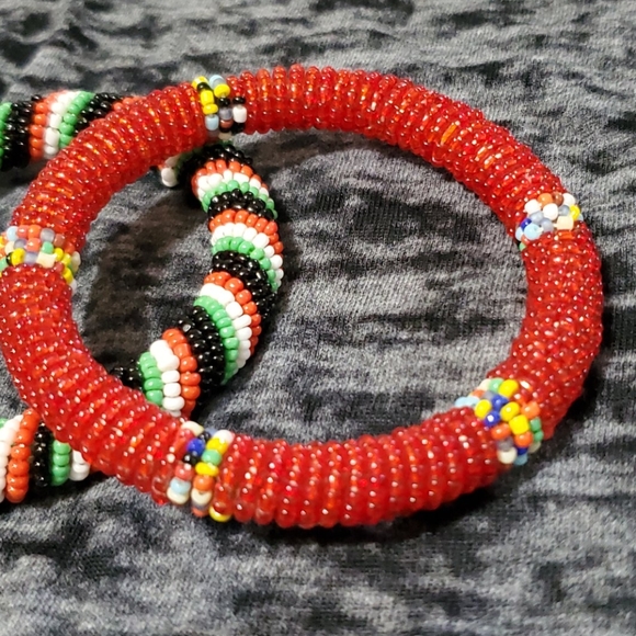 Beaded bangle bracelet set - Picture 2 of 4